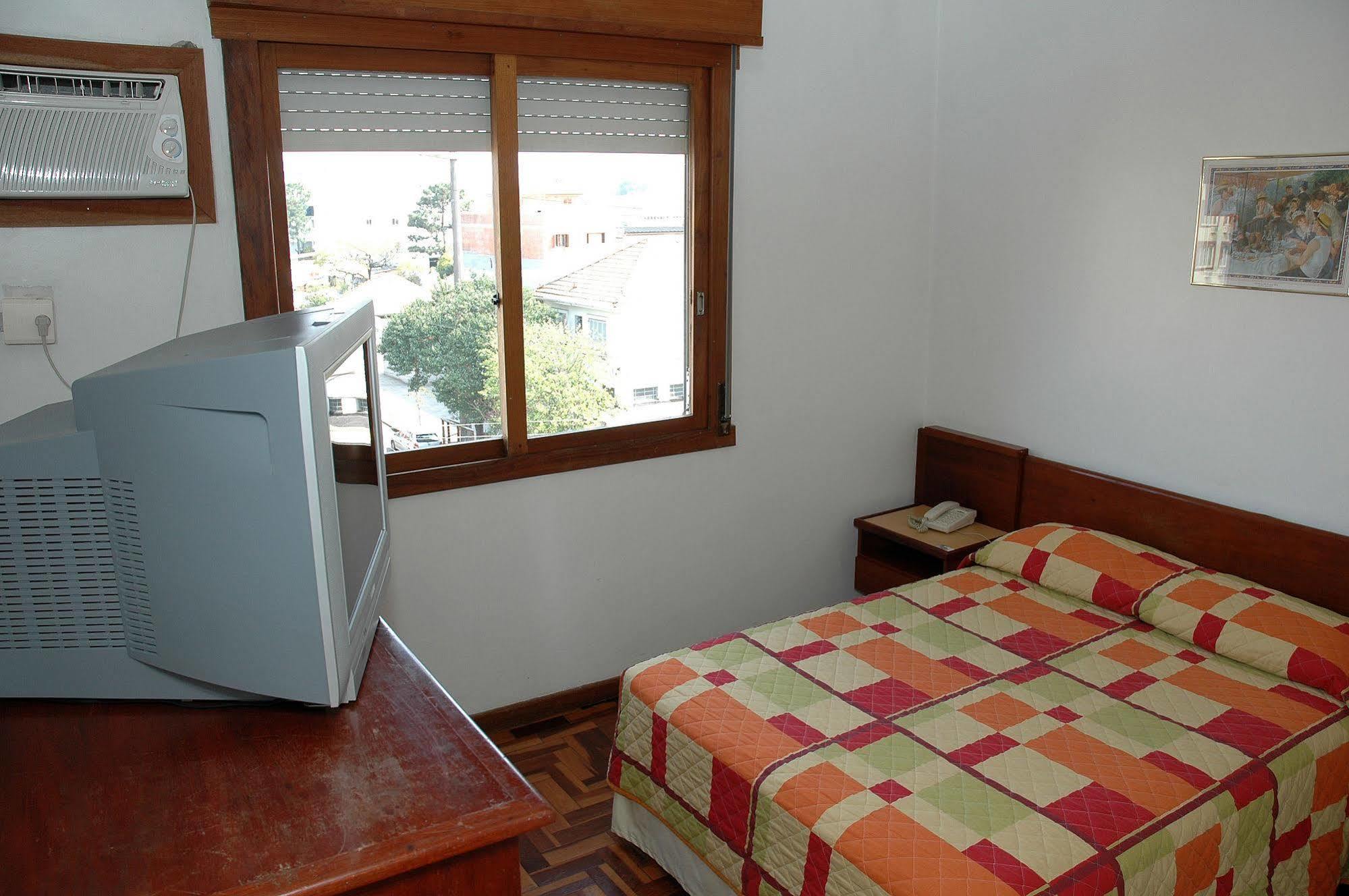 Hotel Porto Alegre Bagian luar foto